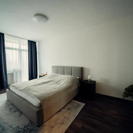 Tiffany Apartment *